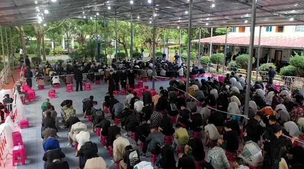 2349名電信網(wǎng)絡(luò)詐騙犯罪嫌疑人一次性移交我方。公安部供圖