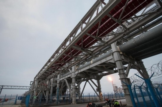 這是2018年8月8日在俄羅斯薩別塔拍攝的中俄亞馬爾項(xiàng)目輸氣管道。（新華社記者吳壯攝）