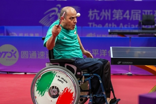 10月23日，杭州第4屆亞殘運會乒乓球男子單打Class2小組循環(huán)賽舉行。圖為伊朗隊選手哈?！ず嗁M尚在比賽中。圖片來源：杭州亞殘組委會