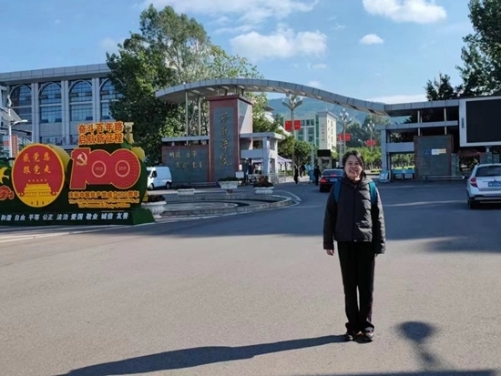 北京交通大學(xué)退休教師李唐軍在西昌學(xué)院。校方供圖