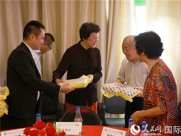 當?shù)貢r間10月23日，國務(wù)院僑務(wù)辦公室主任陳旭在巴西華人文化交流協(xié)會會館出席里約僑界舉辦的重陽節(jié)敬老聯(lián)歡活動。人民網(wǎng)記者 陳海琪攝