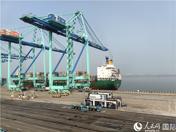 天津港北疆港區(qū)C段智能化集裝箱碼頭。人民網(wǎng)記者 符園園攝