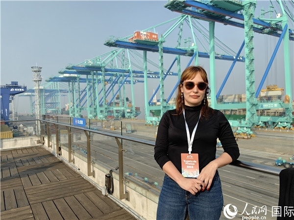 阿根廷公共電視臺(tái)記者萊蒂西亞接受采訪。人民網(wǎng)記者 符園園攝