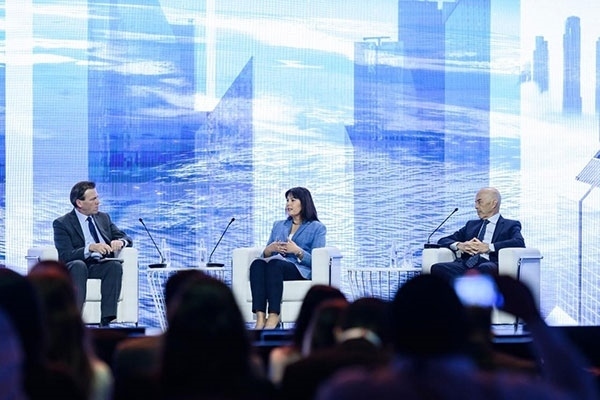 牛津大學研究全球化與發(fā)展問題的教授伊恩·戈爾?。ㄓ乙唬┍硎?，全球格局的變化是結(jié)構(gòu)性的，各國特別是西方國家必須順應(yīng)變化。迪拜商會供圖