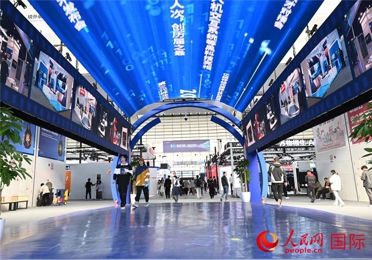 11月7日上午，2023年世界互聯(lián)網(wǎng)大會“互聯(lián)網(wǎng)之光”博覽會在浙江烏鎮(zhèn)開幕。人民網(wǎng)記者 葉賓得攝