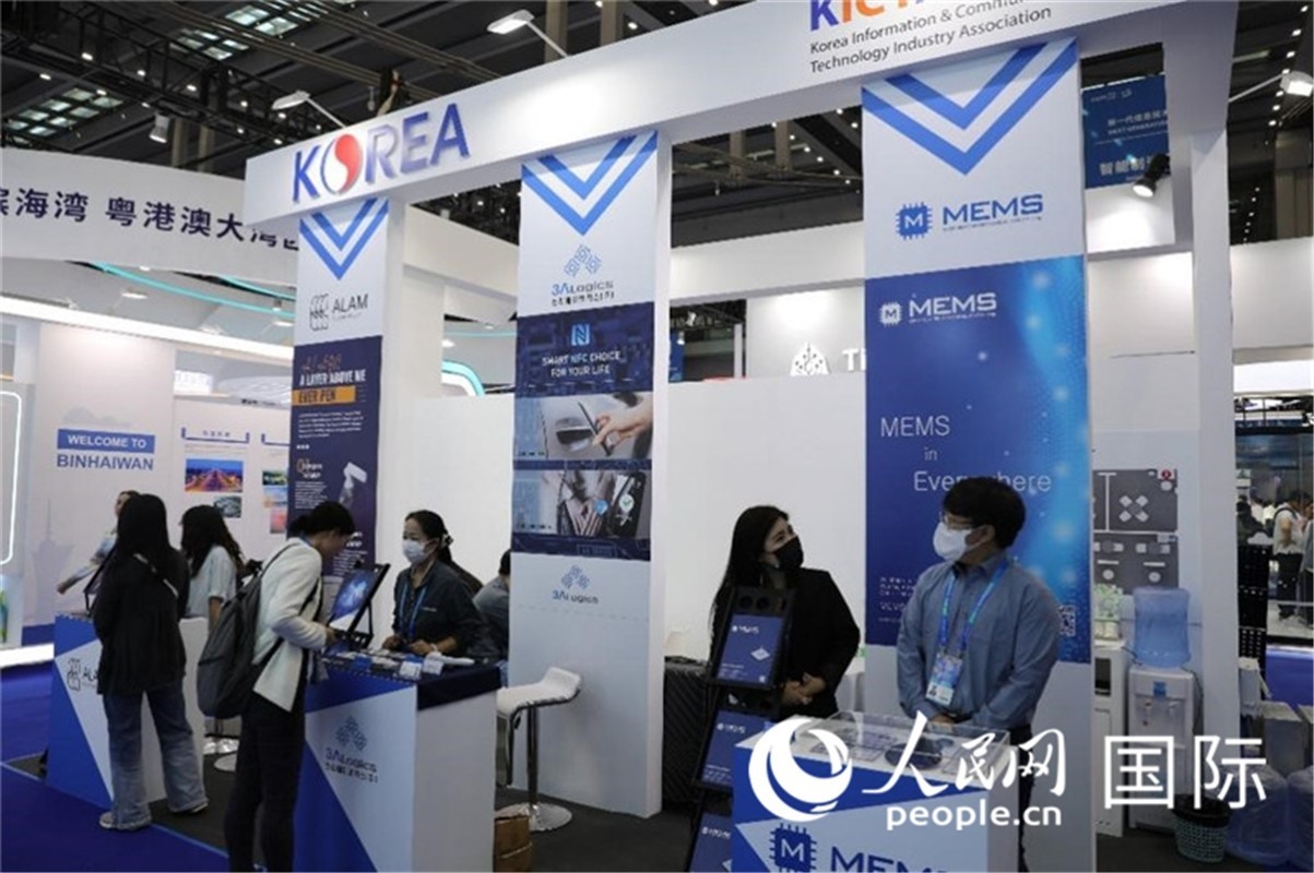 第二十五屆中國國際高新技術(shù)成果交易會15日在深圳開幕，圖為韓國企業(yè)展臺（人民網(wǎng)記者 魯揚攝）