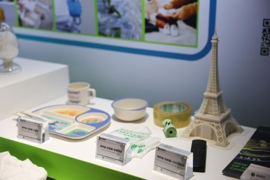 這是第二屆全球數(shù)字貿(mào)易博覽會的絲路電商館的主題展臺（11月24日攝）。新華社記者徐昱 攝