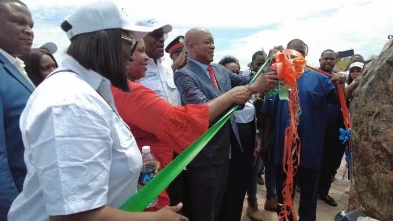 嘉賓為學(xué)校剪彩。主辦方供圖