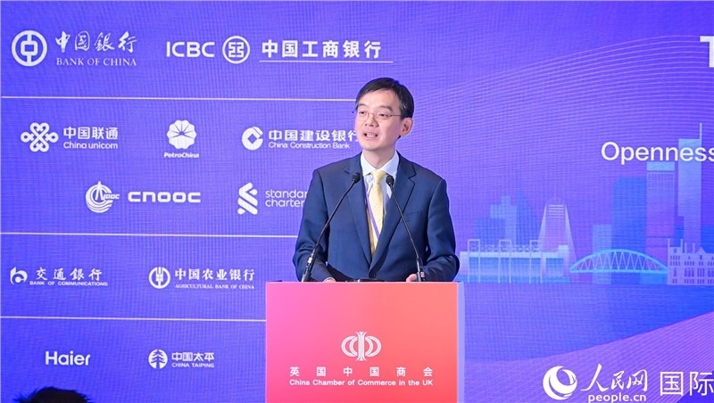 1. 英國中國商會會長、中國銀行倫敦分行行長方文建 致歡迎辭。郭錦標(biāo)攝_副本