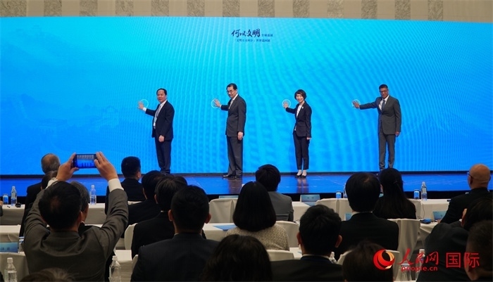 嘉賓共同啟動(dòng)“何以文明”日本特展體驗(yàn)暨2024年總臺(tái)春晚宣介區(qū)。人民網(wǎng) 蔣曉辰攝