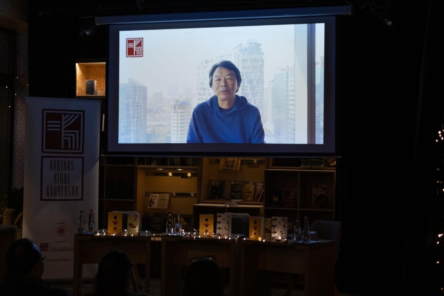 劉震云通過(guò)視頻介紹小說(shuō)。摩爾多瓦尼·巴爾納巴斯攝