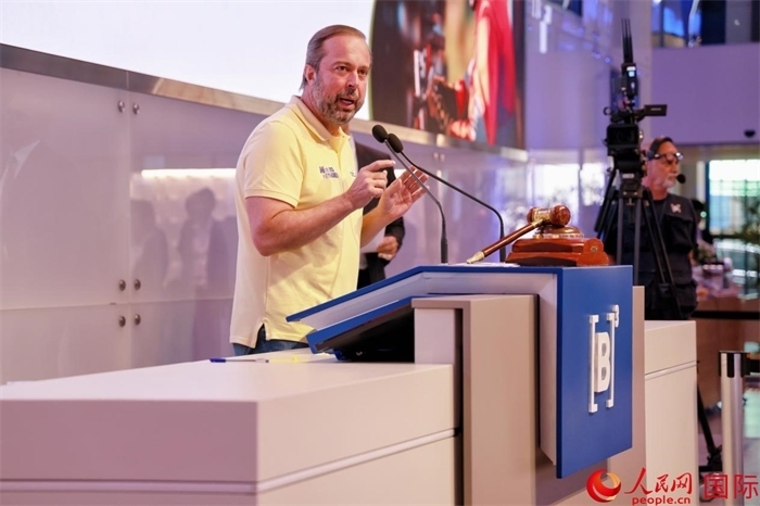 巴西礦產(chǎn)和能源部部長亞歷山大·西爾維拉發(fā)表致辭。人民網(wǎng)記者 宋亦然攝