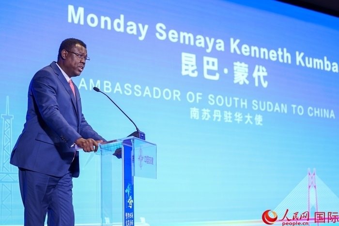 南蘇丹駐華大使蒙代在發(fā)布會(huì)上致辭。人民網(wǎng)記者 趙益普攝