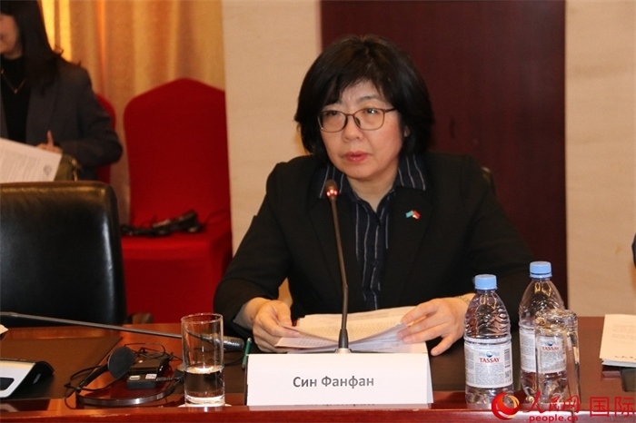 中國駐哈薩克斯坦大使館公使銜參贊邢芳芳致辭。人民網(wǎng)記者 李強攝