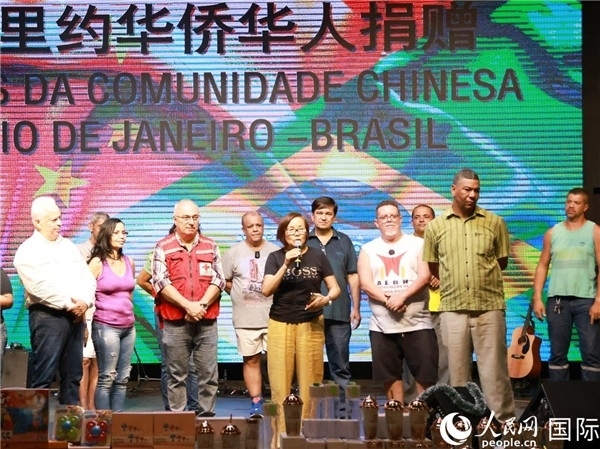 捐贈(zèng)活動(dòng)中方發(fā)起人之一的孫特英女士在捐贈(zèng)活動(dòng)中致辭。人民網(wǎng)記者 陳海琪攝