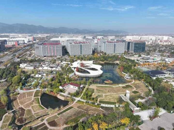 有機(jī)更新后的義烏城西街道橫塘村俯瞰圖。義烏城西街道供圖