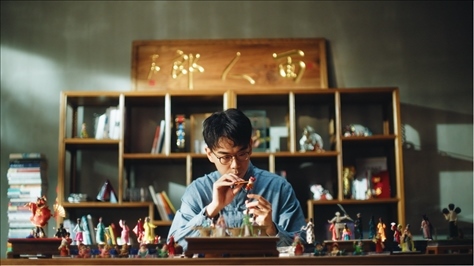 郎佳子彧通過短視頻直播，讓更多人關(guān)注并喜歡捏面人。受訪者供圖