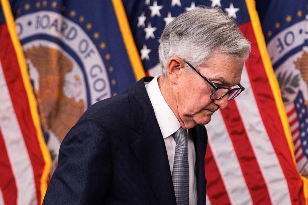 11月1日，美國(guó)聯(lián)邦儲(chǔ)備委員會(huì)主席鮑威爾在華盛頓出席記者會(huì)。新華社發(fā)（亞倫攝）