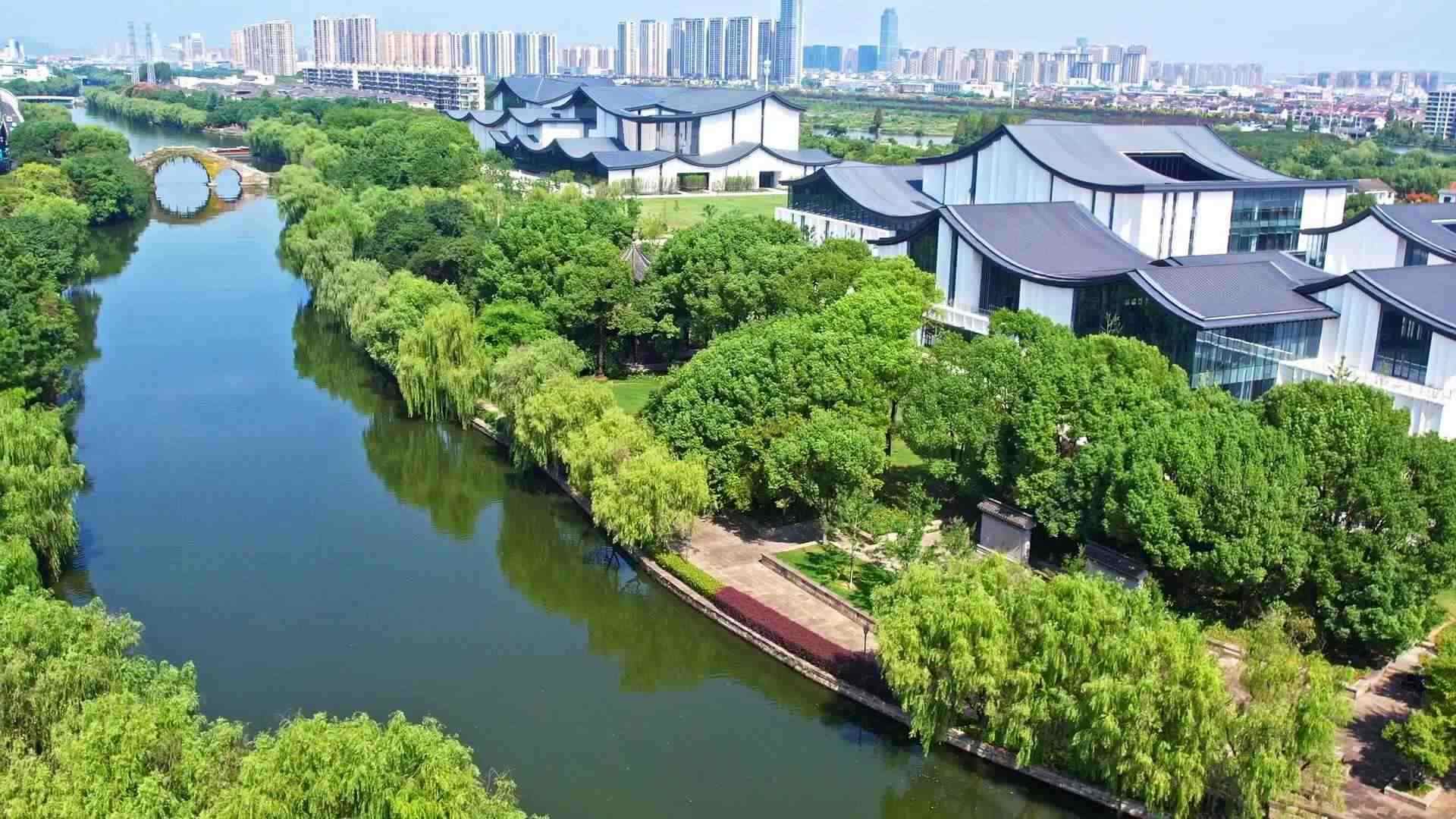 △浙東運河。今年9月20日，習(xí)近平總書記來到浙東運河文化園考察，強調(diào)“大運河文化是中國優(yōu)秀傳統(tǒng)文化的重要組成部分，要在保護、傳承、利用上下功夫，讓古老大運河煥發(fā)時代新風貌”。