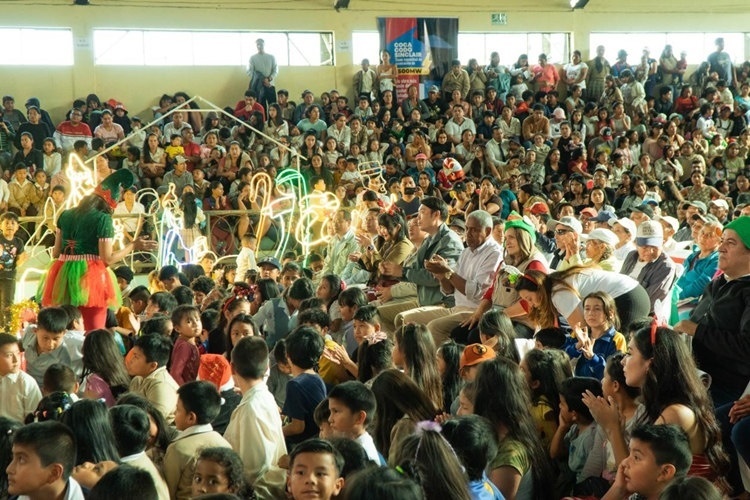 捐贈(zèng)儀式在埃爾查科市中心的體育館舉行。中國電建厄瓜多爾代表處提供圖