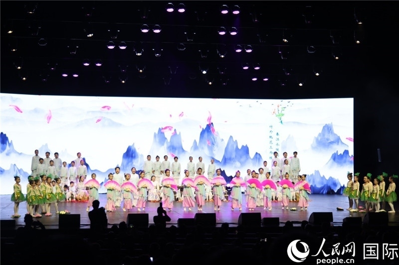《四季詩韻》童聲詩朗誦表演。人民網(wǎng)記者 任皓宇攝
