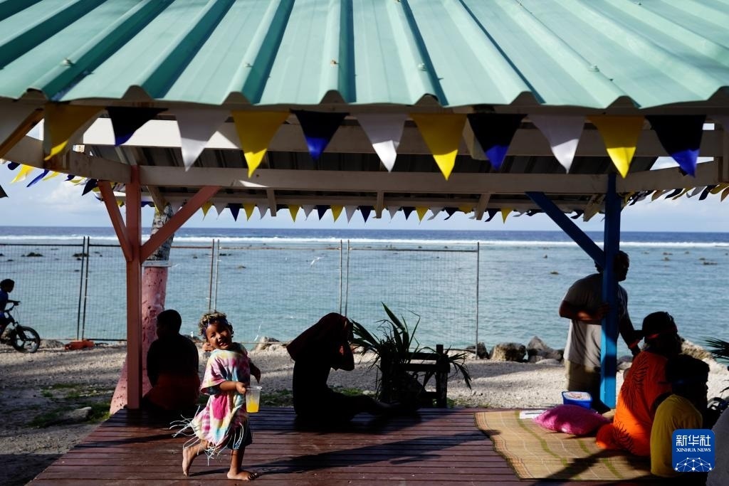 1月20日，當(dāng)?shù)厝嗽阼斠惶幒┬蓍e娛樂(lè)。新華社記者 王申 攝