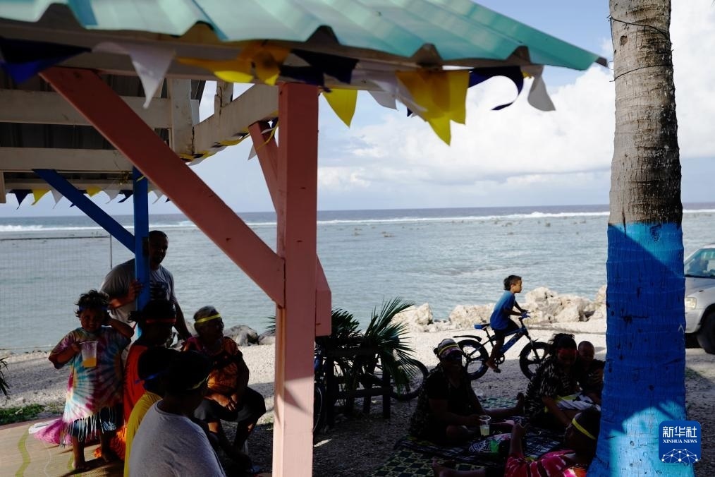 1月20日，當(dāng)?shù)厝嗽阼斠惶幒┬蓍e娛樂(lè)。新華社記者 王申 攝