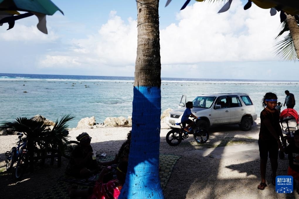 1月20日，當(dāng)?shù)厝嗽阼斠惶幒┬蓍e娛樂(lè)。新華社記者 王申 攝