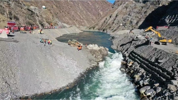 卡拉水電站實現(xiàn)大江截流。受訪者供圖