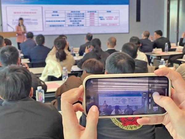 1月2日，“百團千企出海拓市場增訂單”行動啟動。蔣文廣 攝