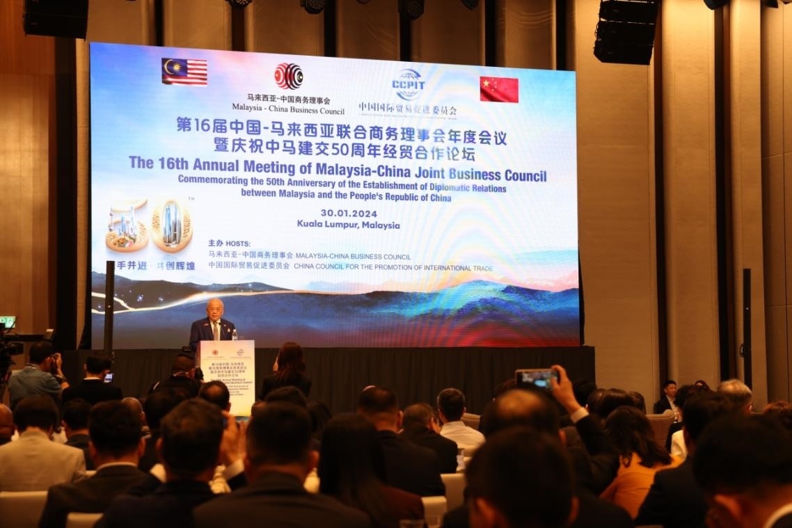 活動(dòng)現(xiàn)場(chǎng)，馬中商務(wù)理事會(huì)執(zhí)行委員會(huì)主席吳添泉致開幕辭。人民網(wǎng)記者 楊一攝