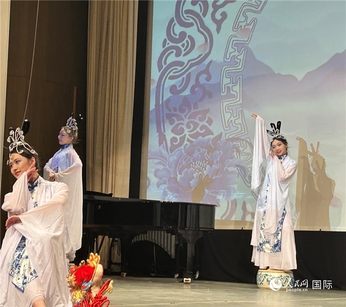 舞蹈《青花瓷》，表演者：德國中歐文化藝術交流協(xié)會