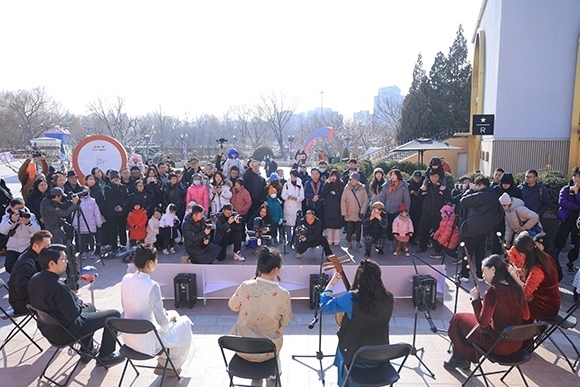 中國音樂學(xué)院“國樂快閃”演出。學(xué)校供圖