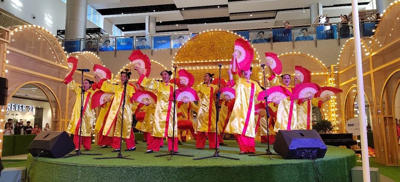 開幕式上活力四射的文藝節(jié)目引得觀眾陣陣喝彩。紅溪禮示大學孔子學院 供圖