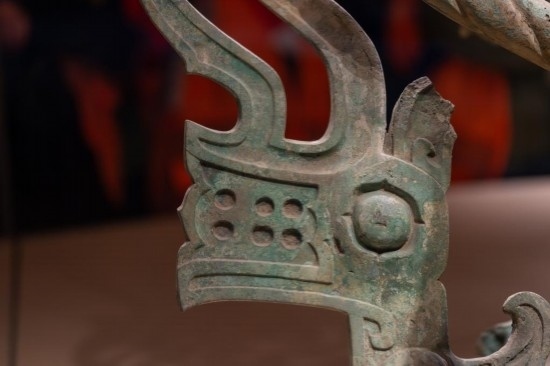 三星堆1號(hào)青銅神樹(shù)上的龍頭 新華社記者 薛晨 攝
