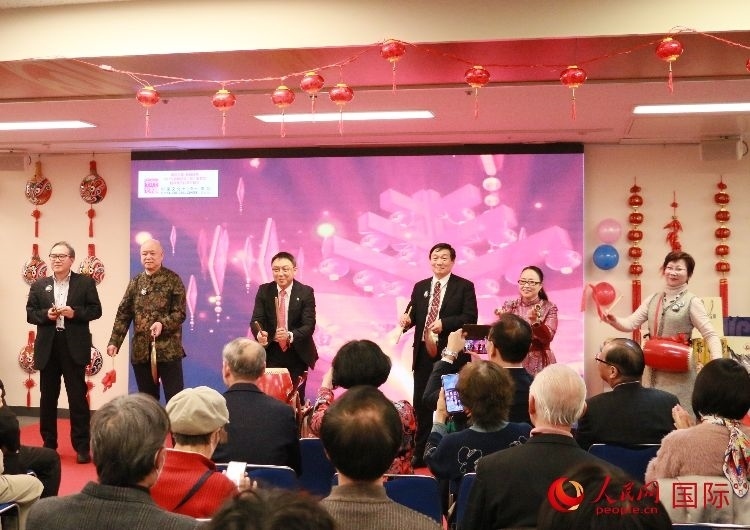 打擊樂合奏《春節(jié)序曲》。人民網(wǎng) 許可攝