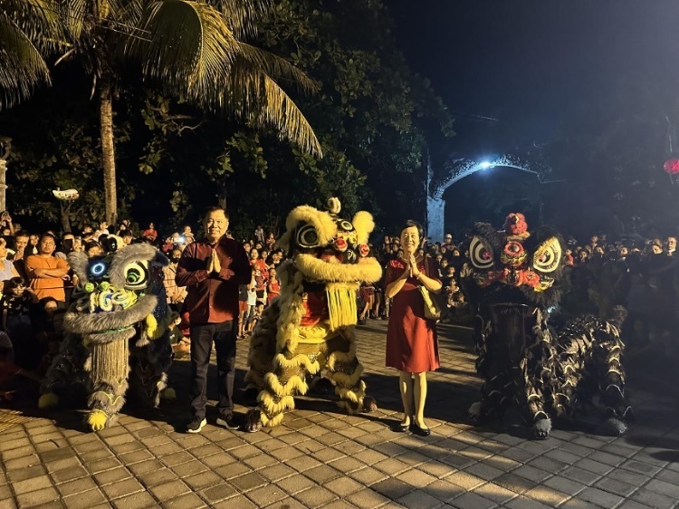 舞獅表演。巴陵康孔子學院供圖