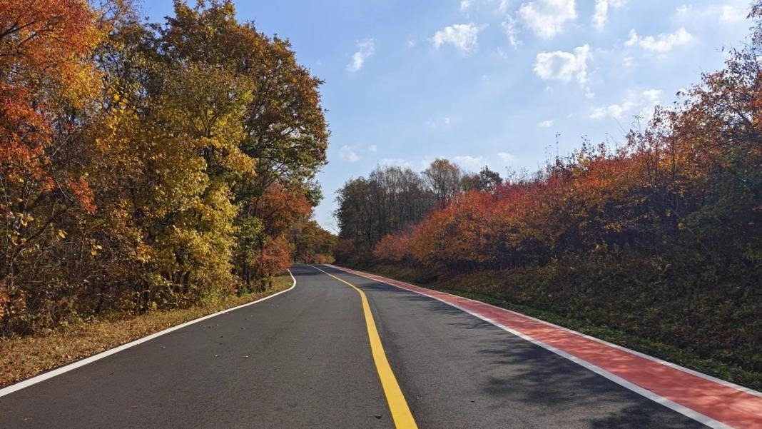 九臺區(qū)圍繞紅色文化、冰雪資源、特色民宿，進一步完善道路功能。九臺區(qū)委宣傳部供圖