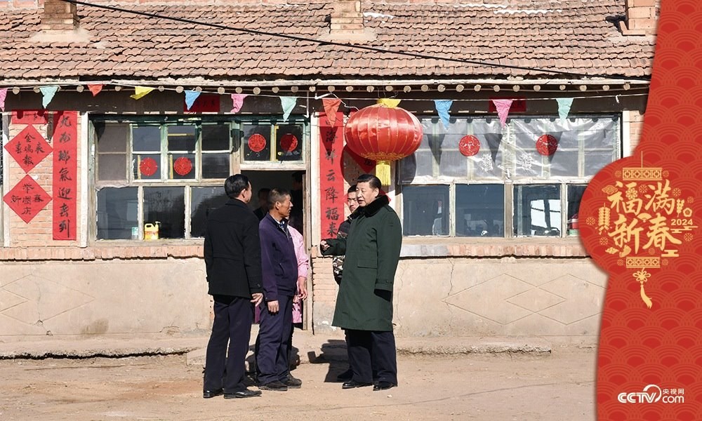 2017年1月24日，習(xí)近平總書記在河北省張家口市張北縣小二臺鎮(zhèn)德勝村村民徐學(xué)海家中看望。