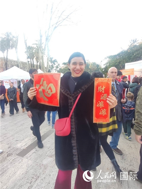 羅馬當(dāng)?shù)孛癖娪杭{福 人民網(wǎng)記者鄭彬攝