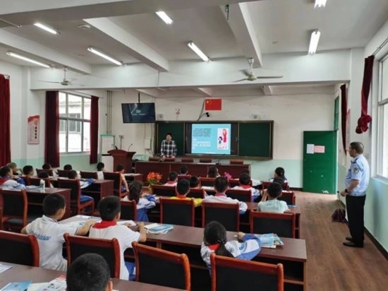 安全知識宣傳進(jìn)校園。將樂縣農(nóng)業(yè)農(nóng)村局供圖