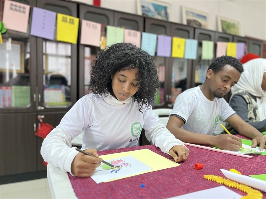 亞的斯亞貝巴大學孔子學院“網(wǎng)絡中國節(jié)·元宵”主題文化體驗活動現(xiàn)場。亞的斯亞貝巴大學孔子學院供圖