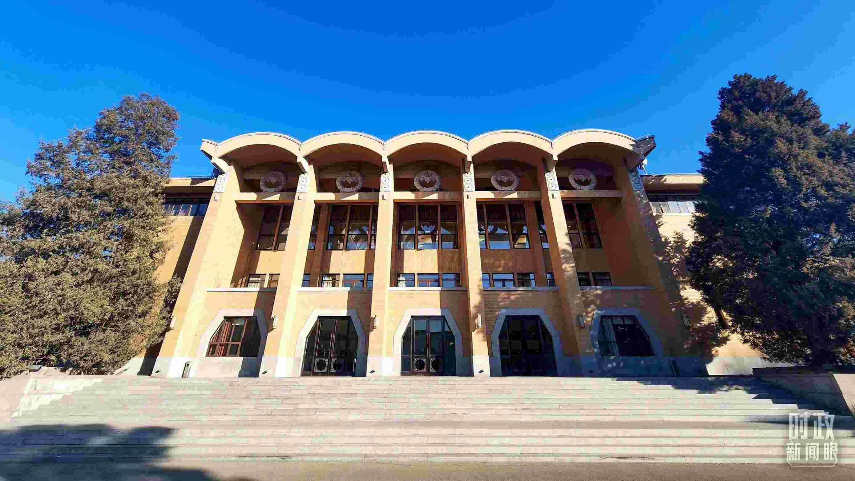 △2024年春季學(xué)期中央黨校（國家行政學(xué)院）中青年干部培訓(xùn)班3月1日上午在中央黨校開班。（總臺央視記者劉琦拍攝）