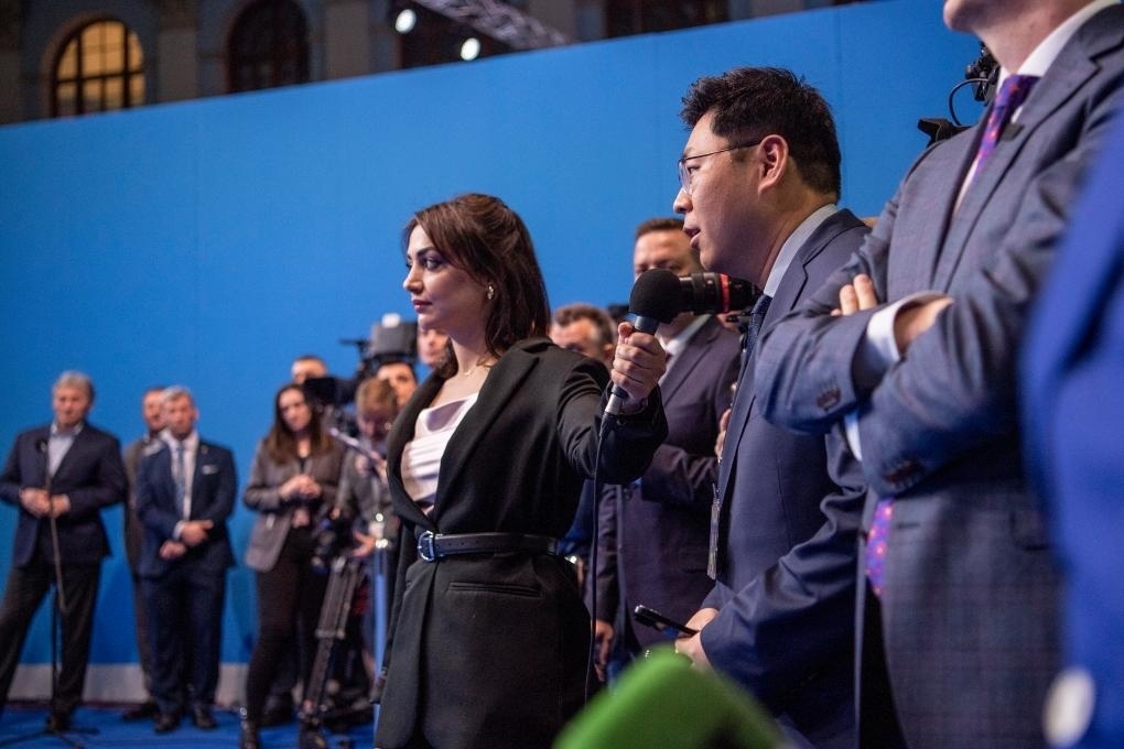 3月18日，在俄羅斯首都莫斯科，新華社記者向俄總統(tǒng)普京提問(wèn)。新華社記者曹陽(yáng)攝