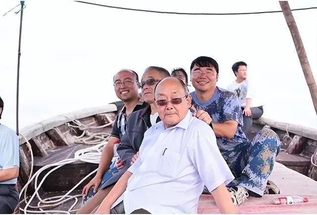 楊士莪院士參加海試。哈爾濱工程大學(xué)供圖