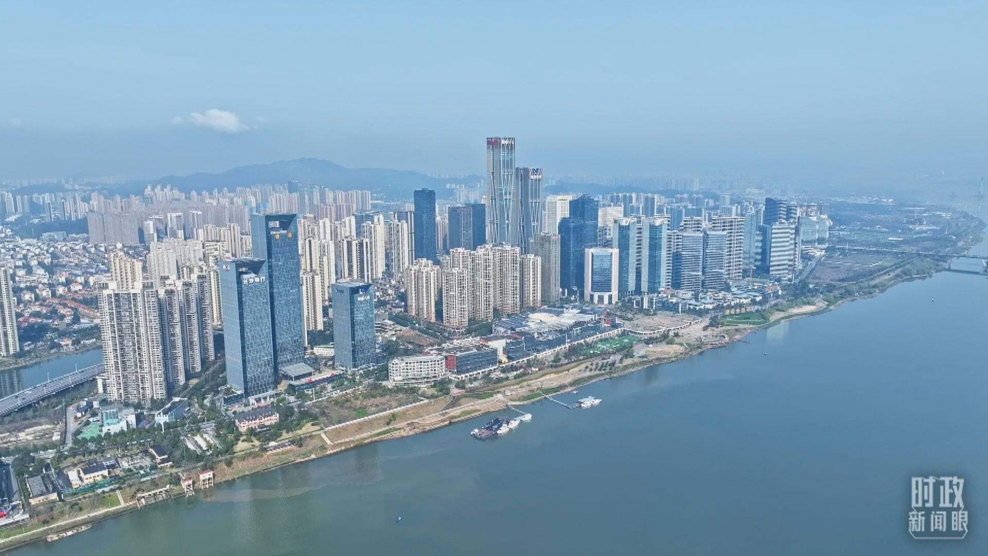 △俯瞰長(zhǎng)沙。（總臺(tái)央視記者范凱拍攝）