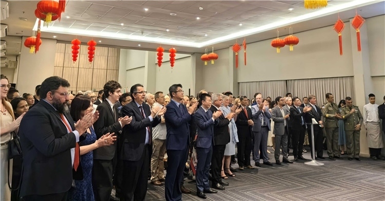 當(dāng)?shù)貢r間3月27日，中國駐累西腓新任總領(lǐng)事蘭和平舉行到任招待會。圖為招待會現(xiàn)場。中國駐累西腓總領(lǐng)事館供圖