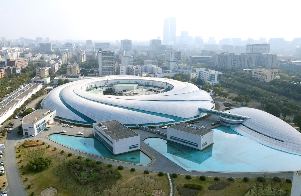 空中俯瞰位于上海張江科學城的上海光源（2024年2月27日攝，無人機照片）。