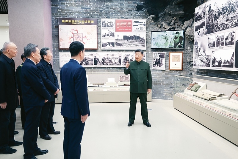 2024年2月1日至2日，中共中央總書記、國(guó)家主席、中央軍委主席習(xí)近平來(lái)到天津，看望慰問(wèn)基層干部群眾。這是2日上午，習(xí)近平在平津戰(zhàn)役紀(jì)念館考察。 新華社記者 鞠鵬/攝