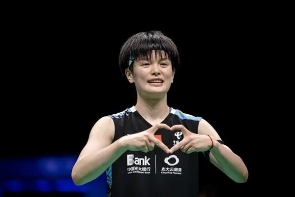 4月14日，王祉怡在奪冠后慶祝。新華社記者 江漢攝